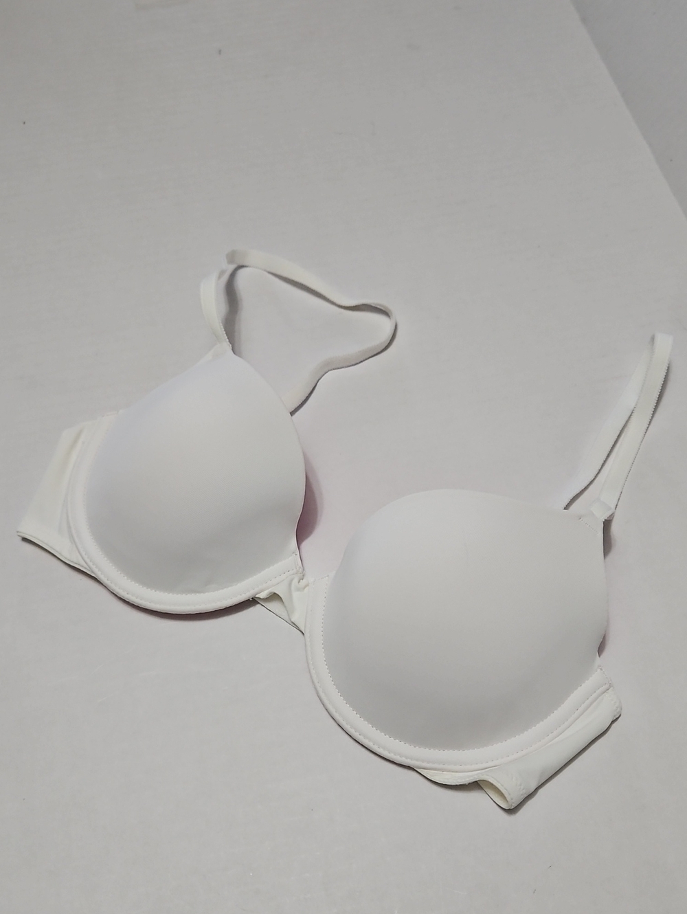 Pink Victoria's Secret Classic White Everyday Underwire T-Shirt Bra - Size 34C